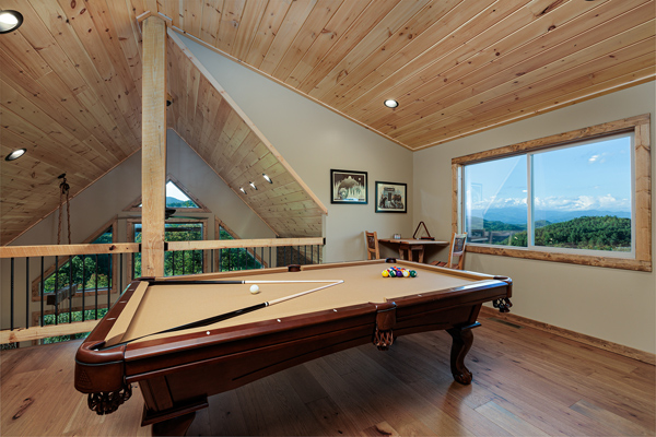 Above the Clouds cabin in Bryson City with scenic mountain view