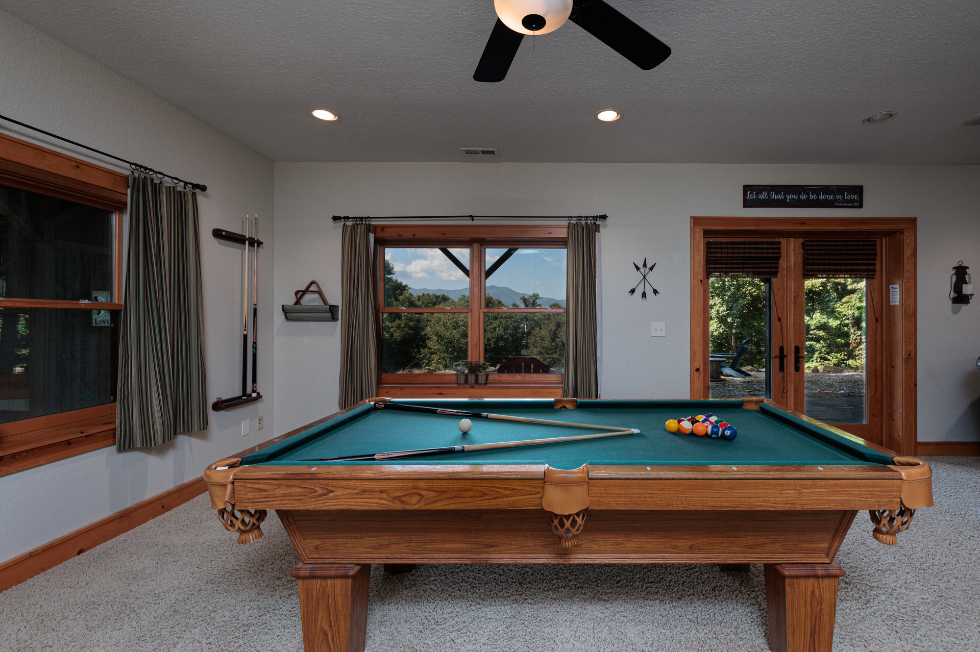 Peaceful Paradise log cabin on Fontana lake