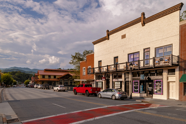 Lost Cove Lodge overlooking a Horse pasture